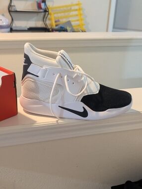 Nike Incursion Mid-Top Sneakers - Black and White